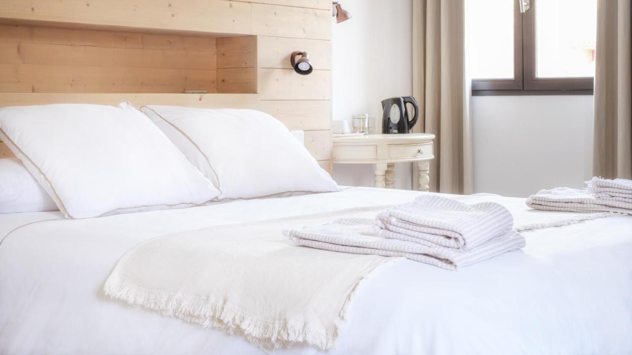 L'Ostal - Bed & Breakfast - Chambres Et Suites De 25 A 40M2 - Spa Saint-Hilaire-dʼOzilhan Exterior foto